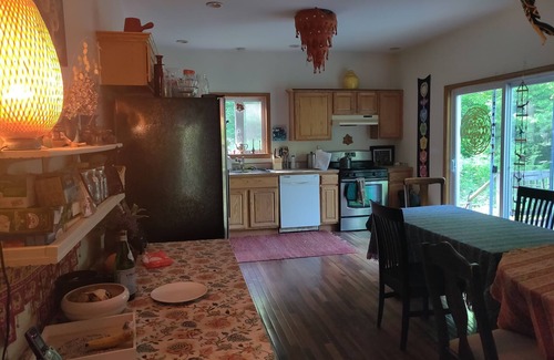 East Chatham Ski Chalet | Spacious & Gracious 4Br Log Chalet with Sauna, Pool and Grand Entertaining Space