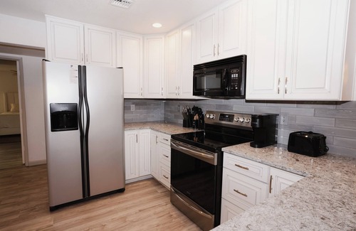 Phoenix House | Spacious Home 10 min to StateFarm Stadium w/pool