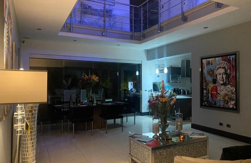 Santa Ana House | Spacious house, WiFi in awesome Lindora on 18 hole golf course with private pool