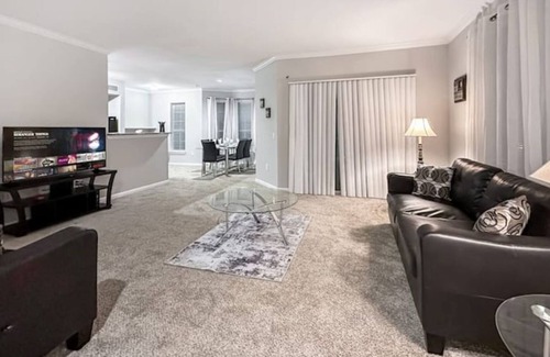 College Park Apartment | Spacious, Lavish 2/2 Woodlands