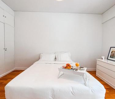 Foz do Douro Apartment | Spacious, Luxurious, and Charming Apartment in Premium Porto Location with PARKING