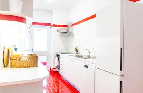 Foz do Douro Apartment | Spacious, Luxurious, and Charming Apartment in Premium Porto Location with PARKING