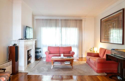 Foz do Douro Apartment | Spacious, Luxurious, and Charming Apartment in Premium Porto Location with PARKING