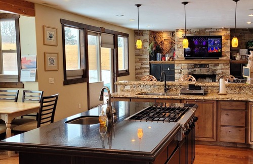 Highland Estates House | Spacious Park City 3Bd 3.5Bth sleeps 10+ Minutes to Ski Resorts, Bus Route, Spa