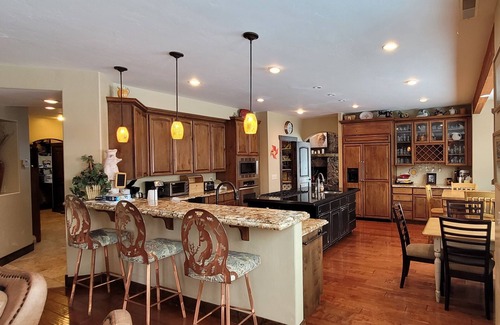 Highland Estates House | Spacious Park City 3Bd 3.5Bth sleeps 10+ Minutes to Ski Resorts, Bus Route, Spa