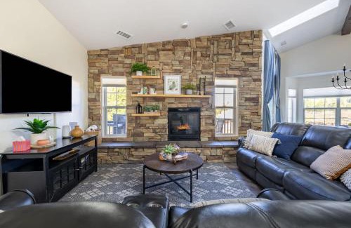 Mountainaire House | Sparrow Nest Hideaway 5BR Home with Hot Tub