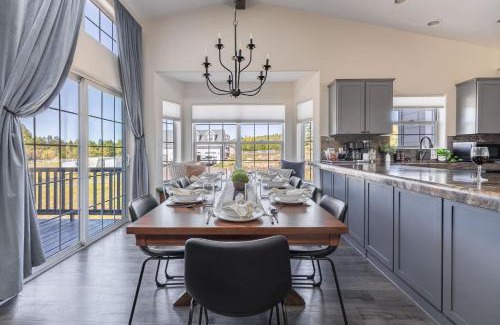 Mountainaire House | Sparrow Nest Hideaway 5BR Home with Hot Tub