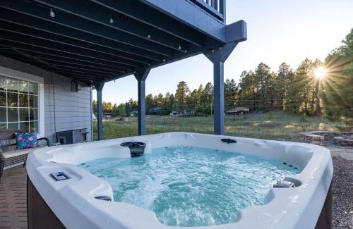 Mountainaire House | Sparrow Nest Hideaway 5BR Home with Hot Tub