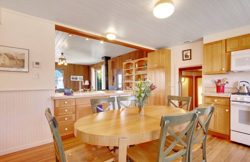Mendocino House | Spectacular home with stunning views, decks, fireplaces, sauna, & fast WiFi