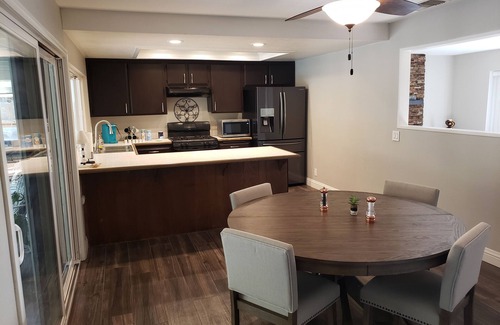 Winter Gardens House | Spectacular Mountain View While Relax In The Spa.