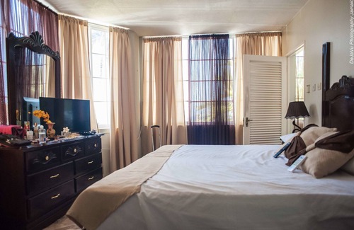 Ocho Rios House | Spectaculer View at Columbus Heights