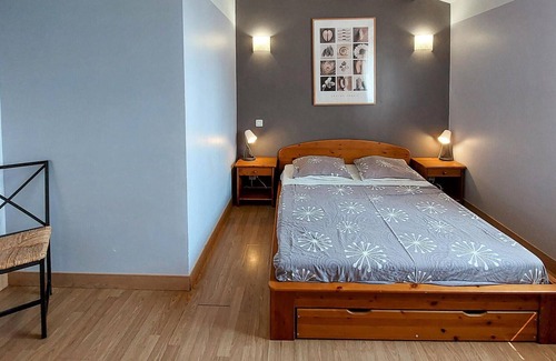 Chaponost House | Spend a relaxing vacation in this practical cottage in a quiet countryside.