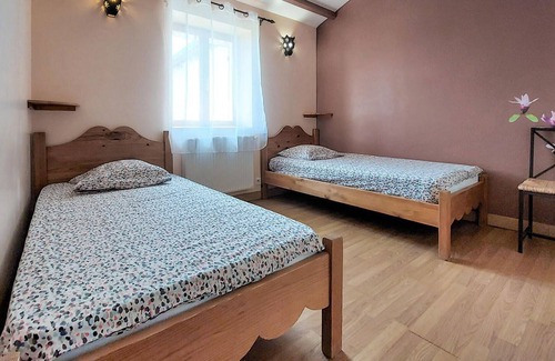 Chaponost House | Spend a relaxing vacation in this practical cottage in a quiet countryside.