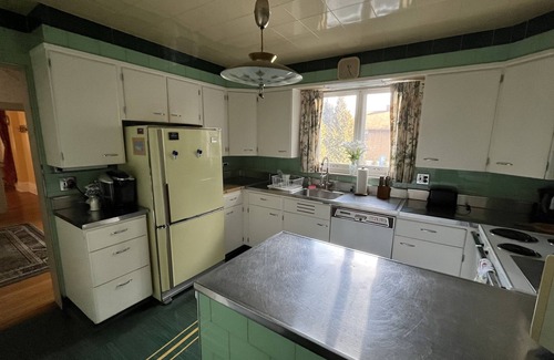 Butler Apartment | Stately Retreat with King sized bed. 1 1/2 baths!