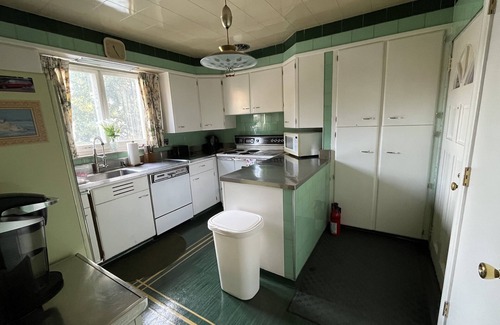 Butler Apartment | Stately Retreat with King sized bed. 1 1/2 baths!