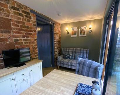 Chester Apartment | Stay in a CASTLE! Unique & luxurious historical apartment, self contained, FREE parking & Wi-Fi