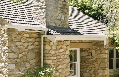 Aldgate Cottage | Stone Gate CottagenModern meets Charm