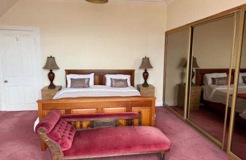 Buckie House | Strathlene House Retreat - 5 bed deluxe Business Holiday Accommodation