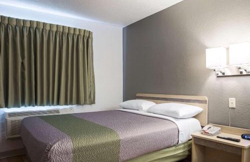 Miamisburg Hotel | Studio 6-Miamisburg, OH - Dayton