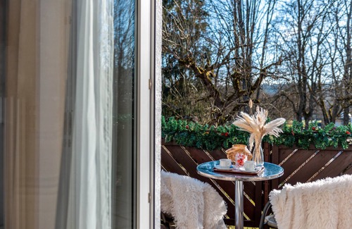 Bad Duerrheim Apartment | Studio Apartment 'Nr 6' with Shared Terrace, Shared Garden and Wi-Fi