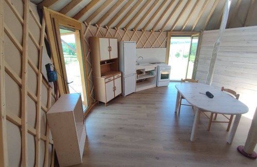 Mourens Apartment | Studio Apartment 'Yourte À La Campagne' with Private Garden