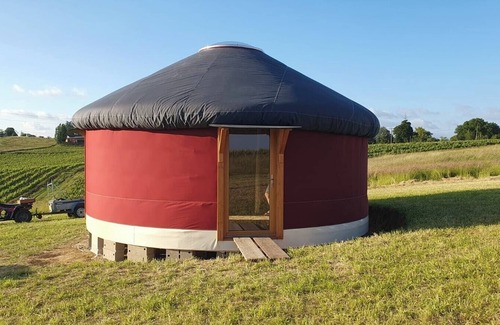 Mourens Apartment | Studio Apartment 'Yourte À La Campagne' with Private Garden