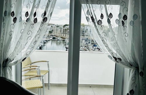 Lagos Apartment | Studio apt With Spectacular Views of Lagos Marina