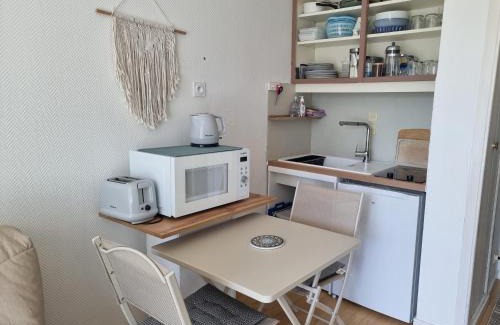 Dinard Apartment | Studio, balcon et accès direct page