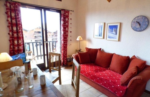 Les Saisies Apartment | Studio Cabine Mezzanine aux Saisies - Centre Station, Balcon Sud, 4 Pers, 2 étoiles - FR-1-594-100