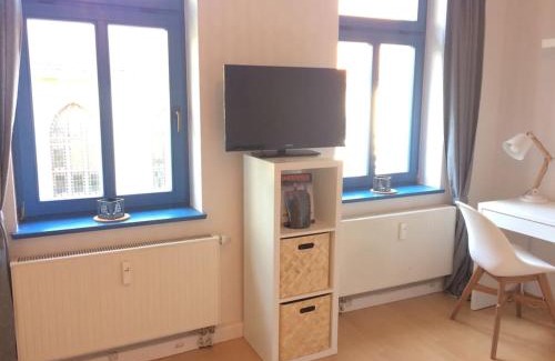 Outer Neustadt Apartment | Studio in It District Neustadt Louisenstraße