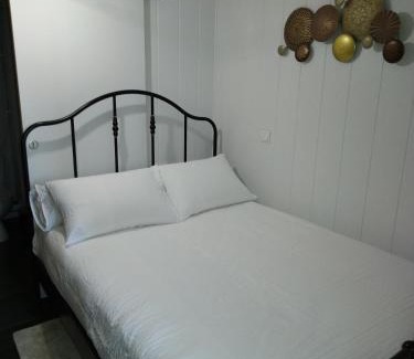 Dole Apartment | Studio, La terrasse d'Isa