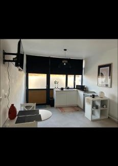 Saint-Quentin Apartment | Studio lumineux à une heure de Paris