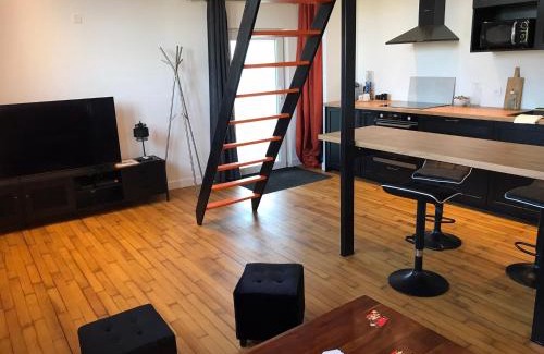 Brindas Apartment | Studio - Mezzanine - Style loft industriel