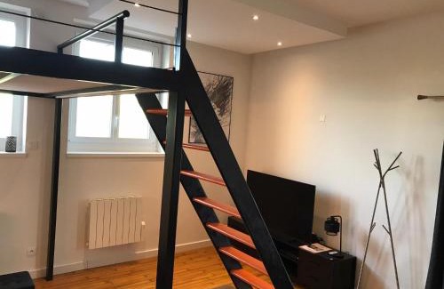 Brindas Apartment | Studio - Mezzanine - Style loft industriel