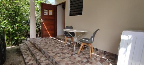 Remire Montjoly Apartment | Studio Orchidée - Vue sur jardin et terrasse privée