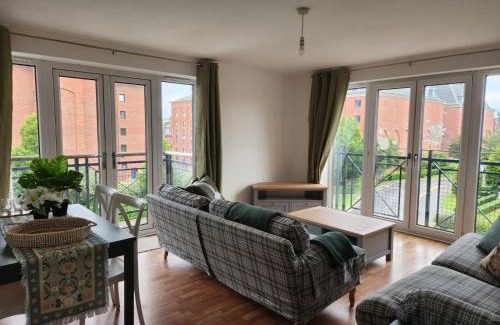 Slateford Apartment | Stunning 3Bed with Balcony and Free Parking
