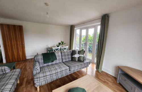 Slateford Apartment | Stunning 3Bed with Balcony and Free Parking
