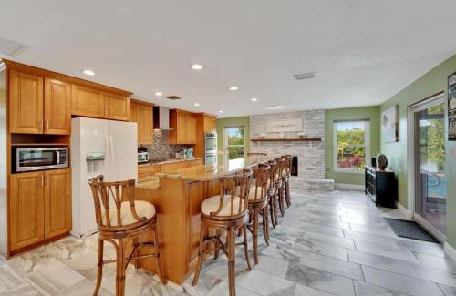 Clearwater House | Stunning 3BR Home offers water view Minutes to the Beach