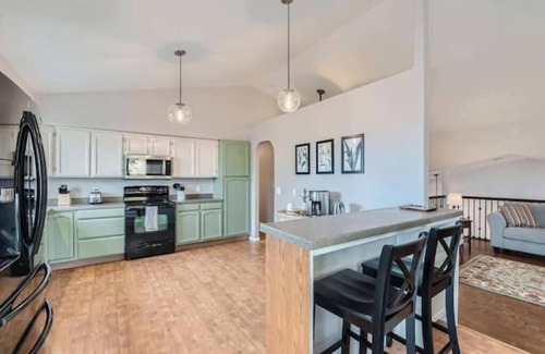 Broomfield House | Stunning 4 BDR Fully Furnished Home in Broomfield