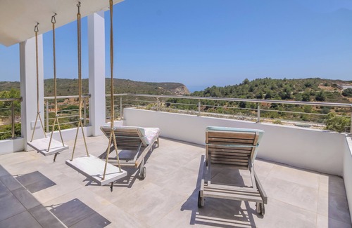 Vila do Bispo Villa | Stunning 4 Bedroom Villa with Sea Views Sleep 10
