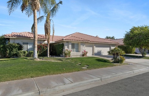 Rancho Ocatillo House | Stunning 5 Star Home Retreat Private Pool Spa BBQ 4 BR