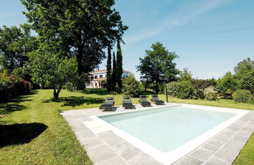 San Damiano dʼAsti House | Stunning private villa for 9 people with A/C, WIFI, private pool, TV, patio and pets allowed