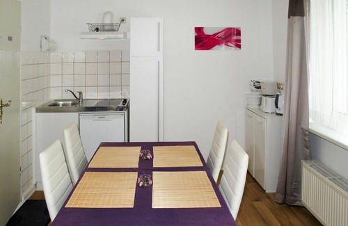 Godern House | Stunning private villa for 6 guests with WIFI, TV and terrace