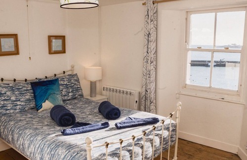 Mevagissey House | Stunning private villa for 4 people with WIFI and TV