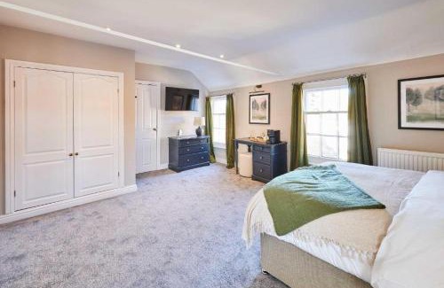 Much Wenlock Hotel | Stunning Raven Aparthotel at Much Wenlock by PureStay