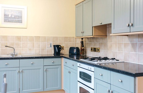 Eaton Mascott House | Stunning villa for 4 people with WIFI, TV and pets allowed