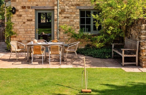 Kingham House | Stunning villa for 6 people with pool, WIFI