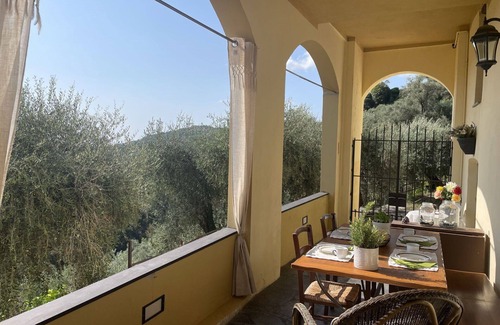 Valloria House | Stunning villa for 4 guests with terrace