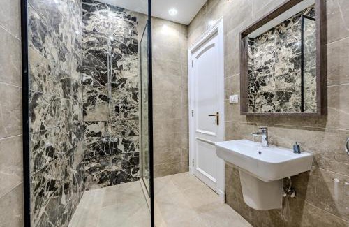 Dream Land Apartment | Styling Duplex 5 BR Unit For Friends and Family