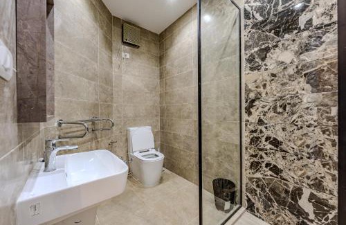 Dream Land Apartment | Styling Duplex 5 BR Unit For Friends and Family